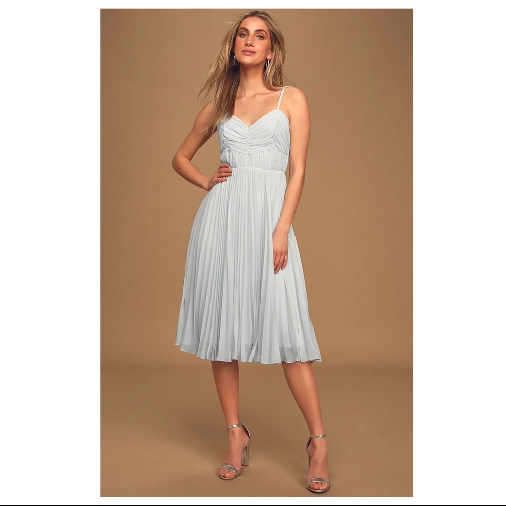 NWTLulus Let Love In Light Blue Pleated Midi Dress